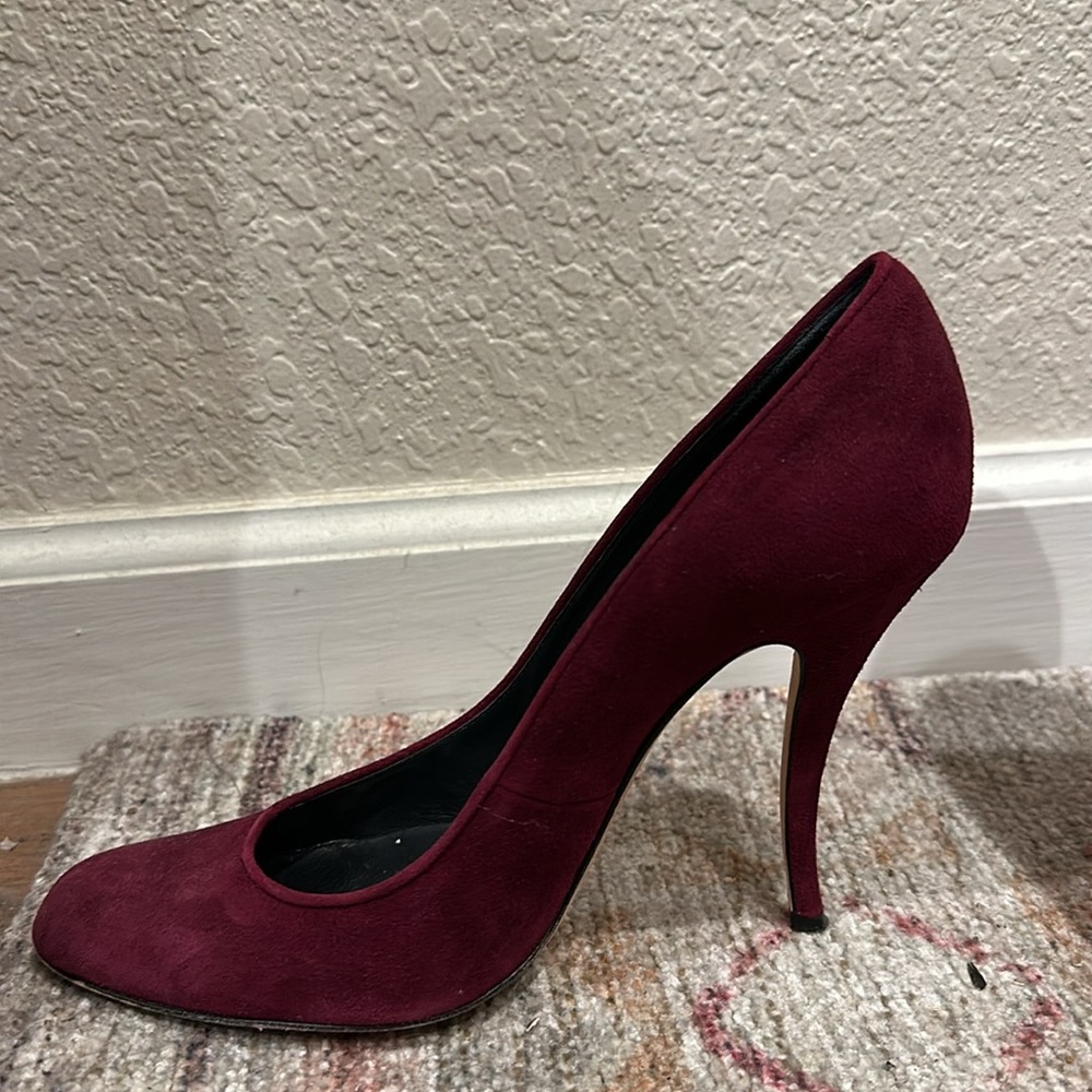 Manolo Blahnik Burgundy Suede Classic Heels Pumps 39 (fit like 37/38) - Picture 3 of 5